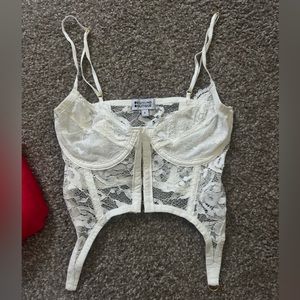 BEGINNING BOUTIQUE: White Lace Bustier